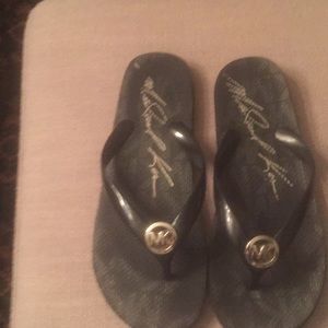 Black Michael Kor rubber flip flops.